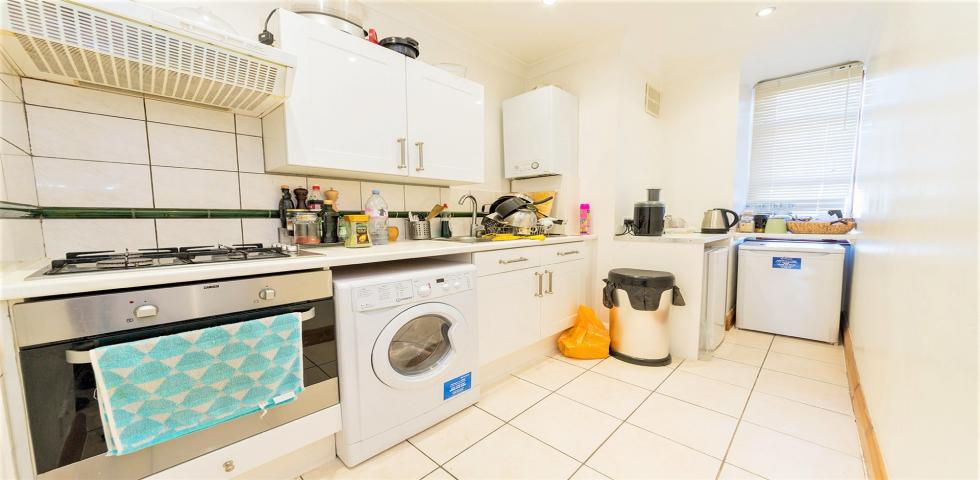 			PRIVATE GARDEN, 1 Bedroom, 1 bath, 1 reception Flat			 Grosvenor Gardens, WILLESDEN GREEN